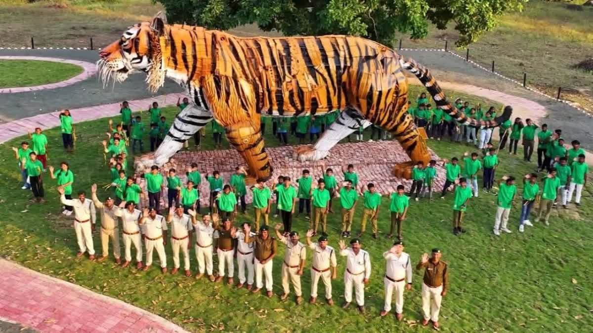 largest tiger statue